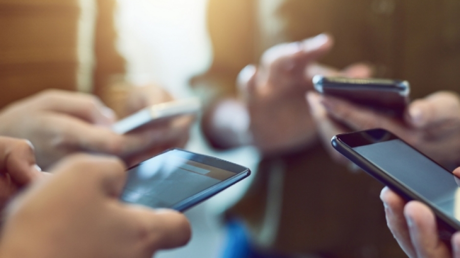 Ιταλία: Απαγορεύουν την χρήση των κινητών στα σχολεία