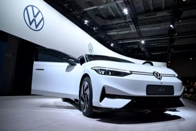Η Volkswagen εγκαταλείπει το σχέδιο για EV - Εστιάζει σε υβριδικά και βενζινοκίνητα