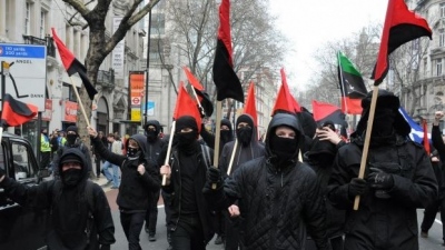 Ανταρσία στις ΗΠΑ - Αναρχικοί και Antifa καλούν ανοιχτά σε επιθέσεις κατά της ICE και αστυνομικών