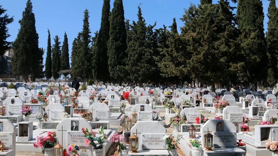 Συγγενείς «πιάστηκαν στα χέρια» πάνω από τάφο – 60χρονος επιτέθηκε με μαρμάρινο σταυρό στη νύφη του