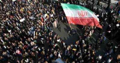 Ιράν: Ενας νεκρός και δεκάδες τραυματίες στις διαδηλώσεις κατά της αυξησης της τιμής του πετρελαίου