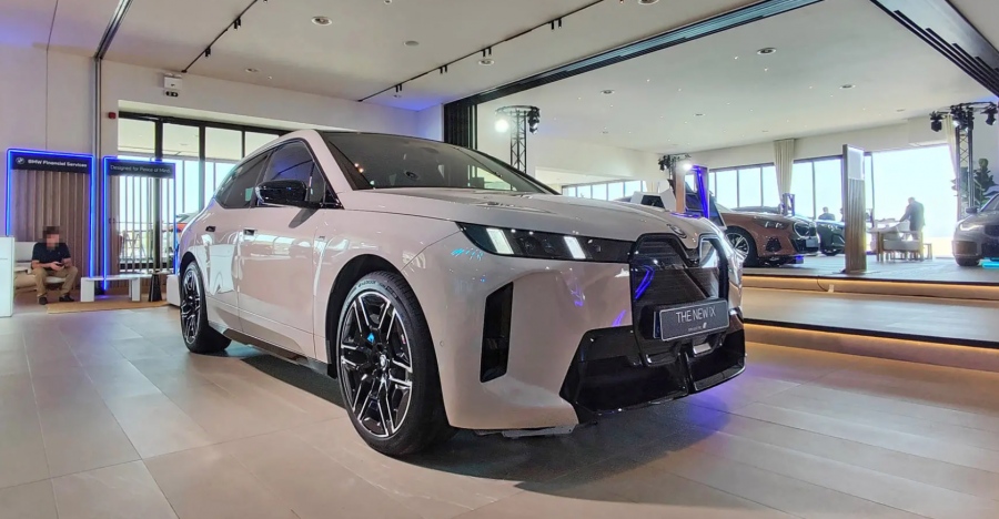 Ανανεωμένη BMW iX: έως 659 ίππους και από 91.500 ευρώ