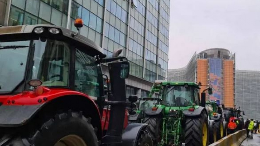 Στο Συμβούλιο Υπουργών της ΕΕ στις Βρυξέλλες ο Αυγενάκης για τις αλλαγές στην ΚΑΠ – Κινητοποιήσεις αγροτών
