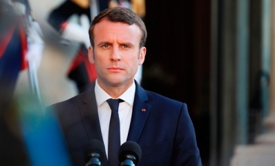 Ανήσυχος ο Macron στη Σύνοδο της ΕΕ – Σε διαρκή επαφή με την πρωθυπουργό του για την έκρυθμη κατάσταση στη Γαλλία