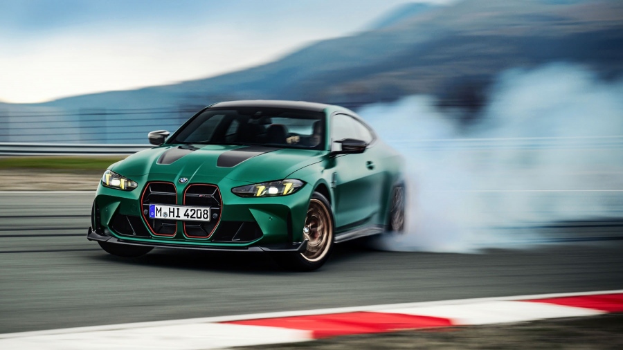 Η BMW M κρατά ψηλά τις στροφές, παρά τις πιέσεις