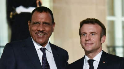 Κινήσεις κλιμάκωσης από τη Γαλλία στον Νίγηρα: Στηρίζει την στρατιωτική εισβολή - Δεν αποσύρει τον πρεσβευτή της