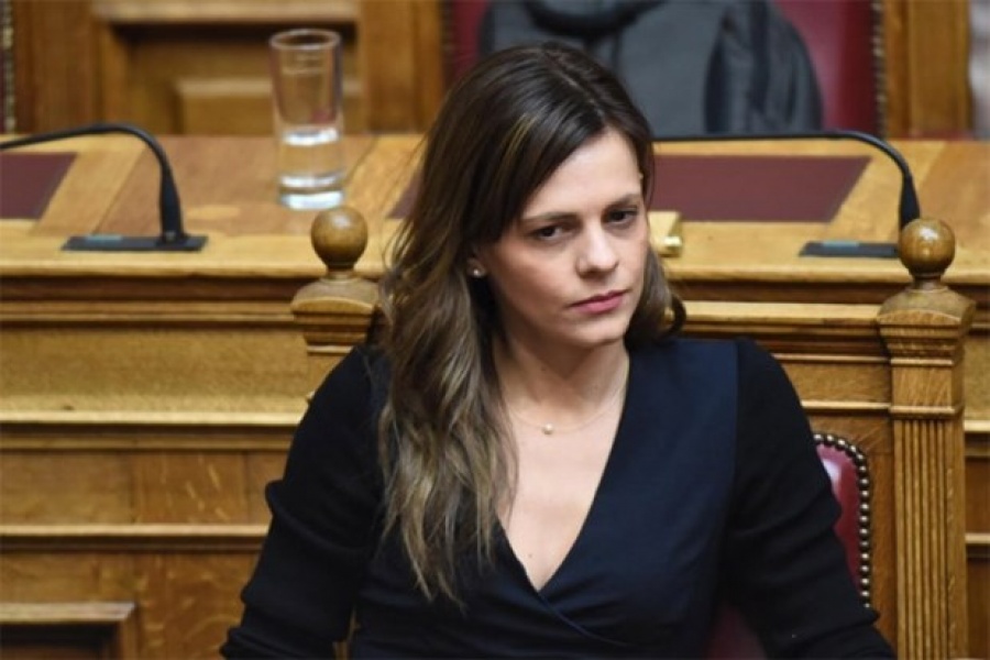 Αχτσιόγλου: Τον Ιανουάριο του 2019 θα θεσπίσουμε τον ενιαίο αυξημένο κατώτατο μισθό