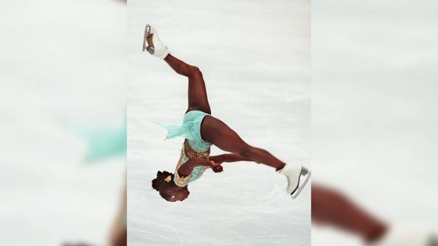 Surya Bonaly: Η πρώτη γυναίκα που έσπασε τα όρια του καλλιτεχνικού πατινάζ με το περίφημο ανάποδο flip (Vid)