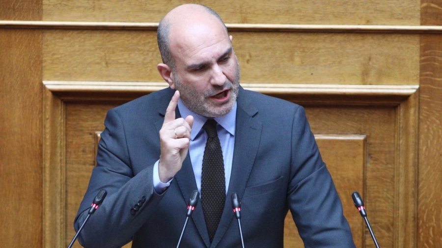 Βουλή - Τέμπη: Ειρωνικό χειροκρότημα από συγγενή θύματος την ώρα που μιλούσε ο Δημήτρης Μαρκόπουλος