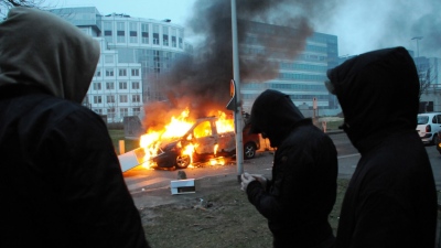 Γαλλία, είκοσι χρόνια εθνοτικών πολέμων - Τα προάστια ξαναφλέγονται, η αστυνομία πολιορκείται, το Κράτος καταρρέει