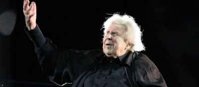 Τα διεθνή ΜΜΕ υποκλίνονται στον Μίκη Θεοδωράκη