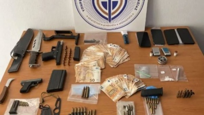 Συνελήφθη αστυνομικός για διακίνηση ναρκωτικών και παράνομη κατοχή όπλων - Επιτέθηκε κατά συναδέλφων όταν γινόταν ο έλεγχος