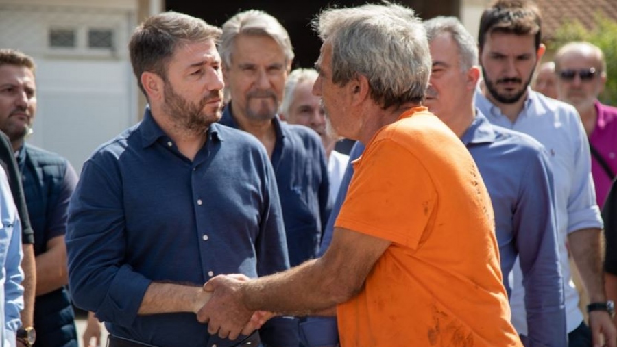 Επίσκεψη Ανδρουλάκη σε κτηνοτροφικές μονάδες στις πληγείσες περιοχές της Λάρισας – Επόμενος σταθμός ο Βόλος