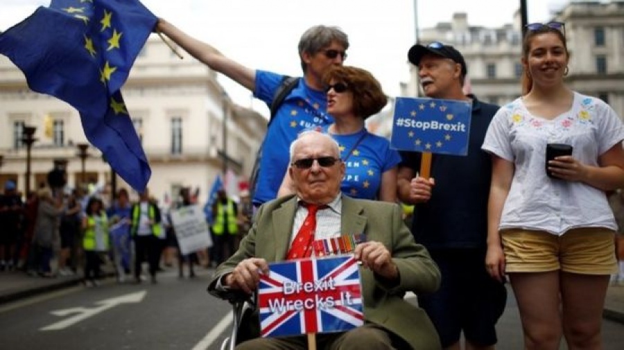 Μεγάλη πορεία στο Λονδίνο - Πάνω από 100.000 Βρετανοί ζήτησαν  δημοψήφισμα για το Brexit