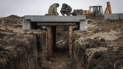 Συναγερμός στην Ουκρανία - Ενισχύει τις αμυντικές γραμμές στα σύνορα με τη Λευκορωσία