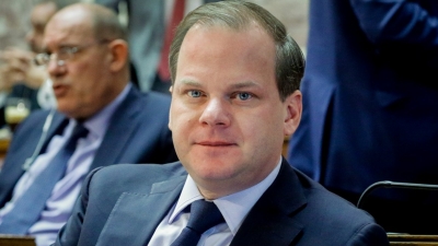 Εντείνονται οι πιέσεις στους ανεμβολίαστους - Καραμανλής: Διευκολύνσεις για τους εμβολιασμένους επιβάτες των ΜΜΜ