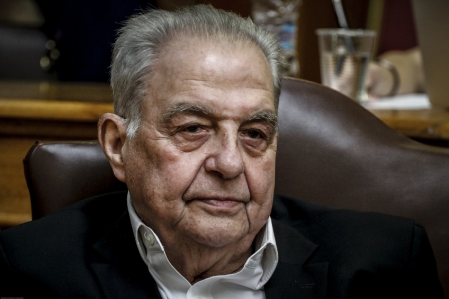 Έκλεψαν το αυτοκίνητο του πρώην υπουργού Αλέκου Φλαμπουράρη