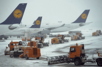 Σε κλοιό χιονιού η δυτική και κεντρική Ευρώπη - Ακυρώσεις και καθυστερήσεις πτήσεων στη Γερμανία
