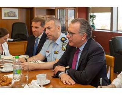 Κουμουτσάκος: Ο επαναπατρισμός εκτοπισμένων στο επίκεντρο της συνάντησης με υπουργούς του Ιράκ και του Αφγανιστάν