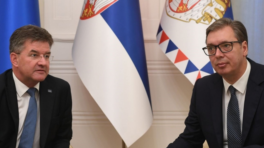 Στο Βελιγράδι ο ειδικός απεσταλμένος της ΕΕ για το Κόσοβο - Vucic: Δύσκολες αλλά ουσιαστικές συνομιλίες