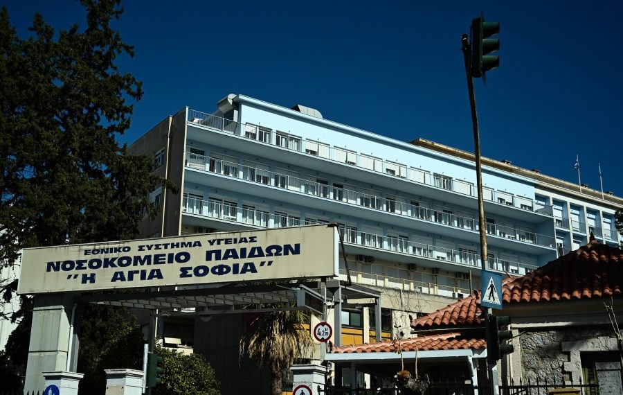 Τραγωδία στην Καλλιθέα - Απεβίωσε το 7χρονο κοριτσάκι που πέρασε μέσα από τζαμαρία, παρά τις υπεράνθρωπες προσπάθειες