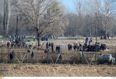 Νέα ένταση στον Έβρο: Δακρυγόνα συνεχίζουν να πετούν οι Τούρκοι για να δημιουργήσουν δίοδο στους μετανάστες