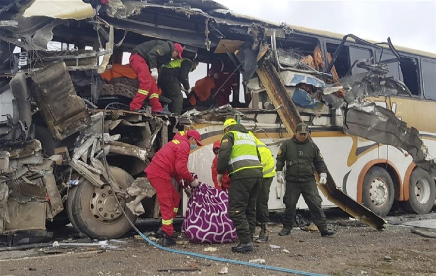Λουτρό αίματος στην Βολιβία - Λεωφορείο έπεσε σε χαράδρα, τουλάχιστον 25 νεκροί