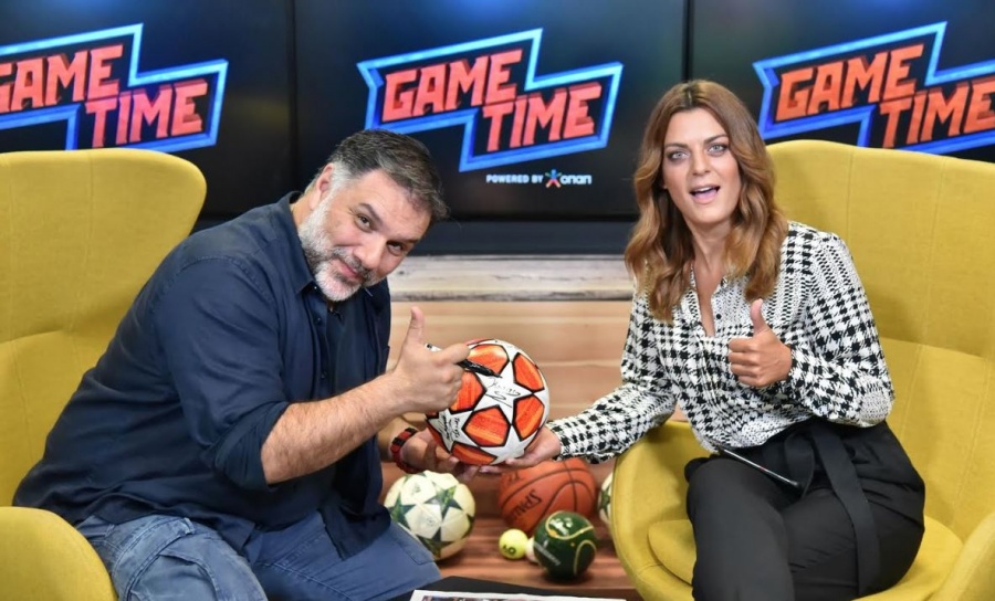 O Γρηγόρης Αρναούτογλου σε μια εμφάνιση-έκπληξη - Ο παρουσιαστής δείχνει τις ποδοσφαιρικές του γνώσεις στο Game Time του ΟΠΑΠ