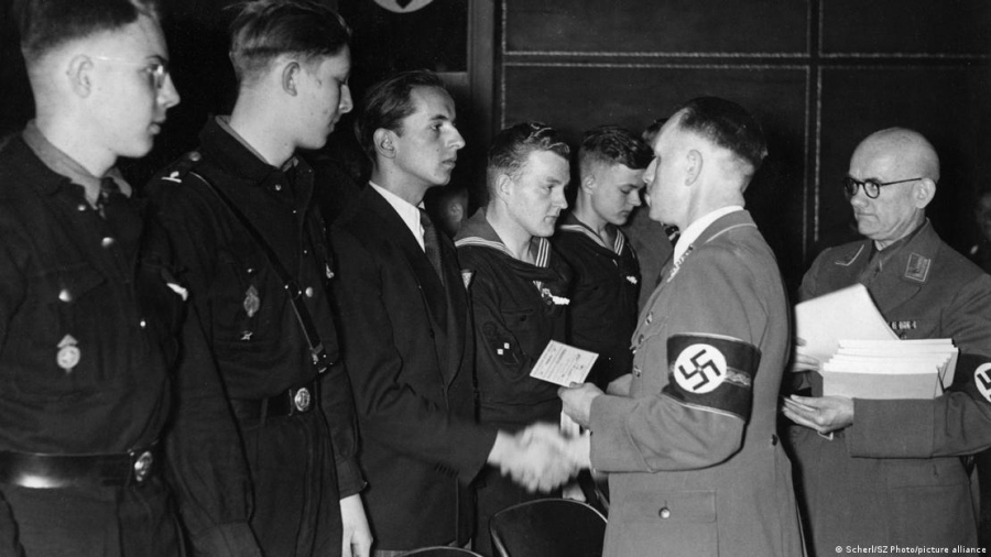 Γερμανία: Ήταν η γιαγιά και ο παππούς Nazi;