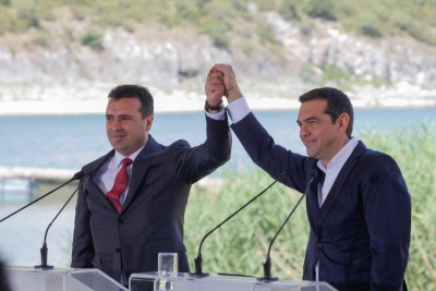 Τσίπρας σε Zaev: Φίλε Zoran η ψηφοφορία αποτελεί ένα μεγάλο βήμα προς μία κοινή επιτυχία