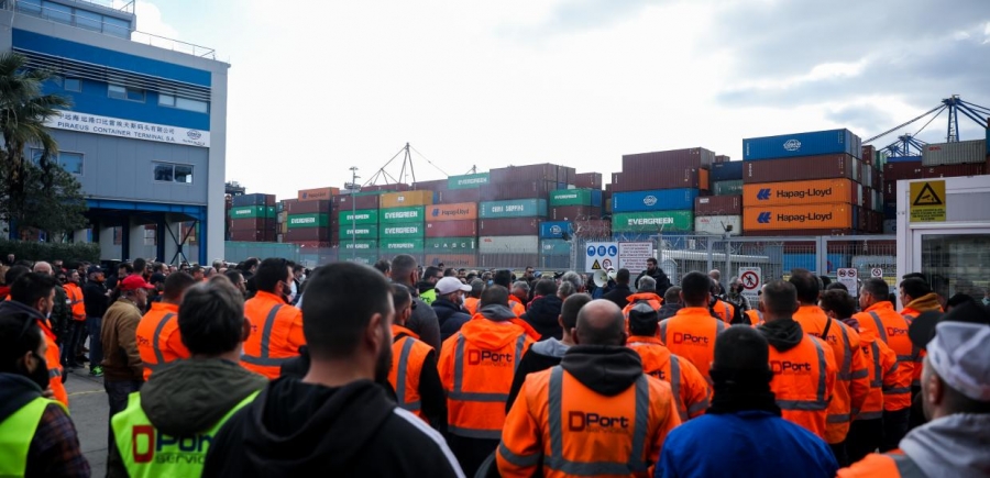 Μεγάλη συγκέντρωση χιλιάδων εργαζομένων στον Πειραιά, υπέρ των απεργών λιμενεργατών της COSCO