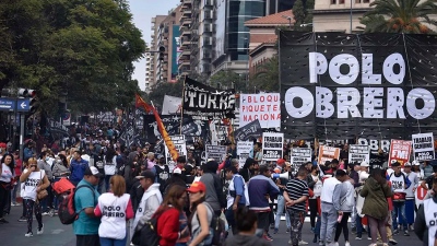 Αργεντινή: Διαδήλωσαν κατά του Milei και τώρα καλούνται να πληρώσουν το κόστος για την κινητοποίηση της αστυνομίας