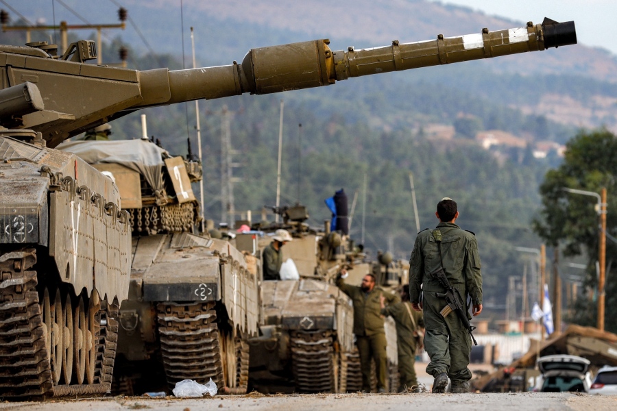 Η σύγκρουση περνά τα σύνορα: Ισραηλινό πυροβολικό και τανκς επιτίθενται κατά της Hezbollah στο νότιο Λίβανο