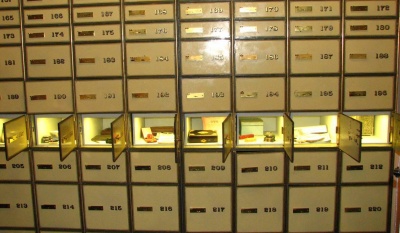 Τραπεζικοί υπάλληλοι  «ξάφριζαν» επί 17 χρόνια αντικείμενα και χρήματα από θυρίδες