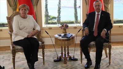 Erdogan σε Merkel: Είμαι υπέρ της επίλυσης των διεθνών ζητημάτων στο πλαίσιο του διαλόγου