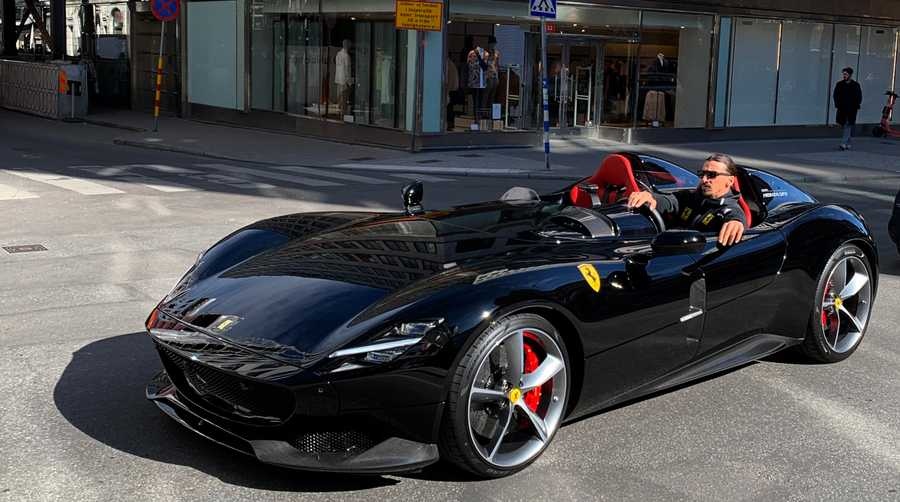 O Zlatan Ibrahimovic με μια Ferrari Monza SP2
