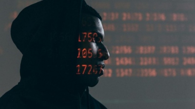 Ολοκληρωτισμός ενόψει - Ο δυστοπικός νόμος «Chat Control» της ΕΕ δεν στοχεύει τους εγκληματίες, αλλά τον απλό πολίτη