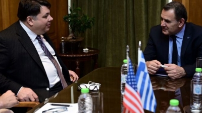 Υπουργείο Άμυνας: Σε ιδιαίτερα εγκάρδιο κλίμα η συνάντηση με το νέο πρέσβη των ΗΠΑ, Τζορτζ Τσούνης