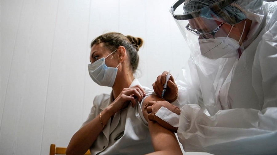 Στα σκουπίδια δόσεις εμβολίων για κορωνοϊό - Διακοπή ρεύματος σε Αθήνα, βλάβη σε Ναύπακτο