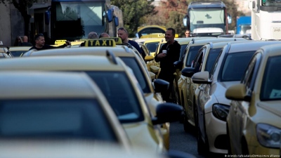 Παγκόσμιος διασυρμός – Θέμα στα διεθνή μέσα ταξιτζής στην Αθήνα που χρέωσε 600 ευρώ σε τουρίστες
