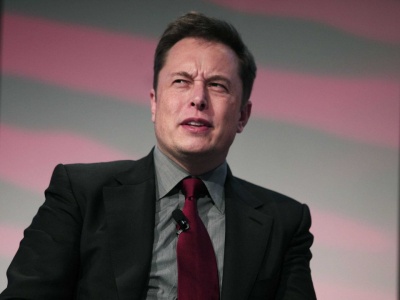 Η «επίθεση» του Elon Musk στη BlackRock κοστίζει στη μετοχή της Tesla, κατάρρευση 7%