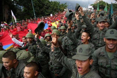 Καταρρέει και ο στρατός της Βενεζουέλας - Χιλιάδες αυτομολούν, ο Maduro φυλακίζει όσους ζητούν να συνταξιοδοτηθούν