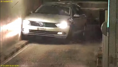 Δείτε έναν οδηγό να καταστρέφει ένα VW Passat!