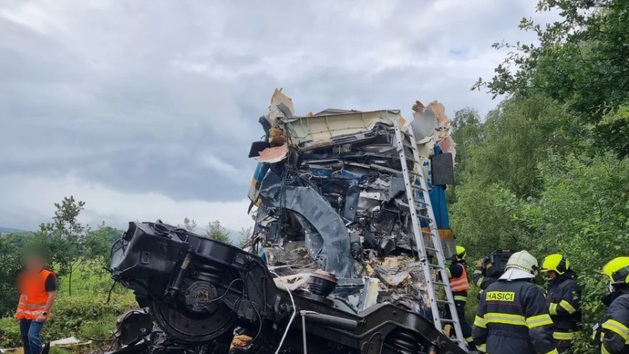 Συγκρούστηκαν δύο τρένα στην Τσεχία - Τρεις οι νεκροί