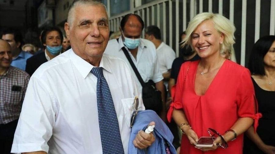 Ελεύθερη με περιοριστικούς όρους η Καρρά, χήρα του Τράγκα – Κατηγορείται για νομιμοποίηση εσόδων από παράνομη δραστηριότητα