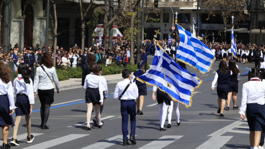 Αθήνα: Ολοκληρώθηκε η μαθητική παρέλαση - Άνοιξε ο σταθμός «Σύνταγμα» του Μετρό