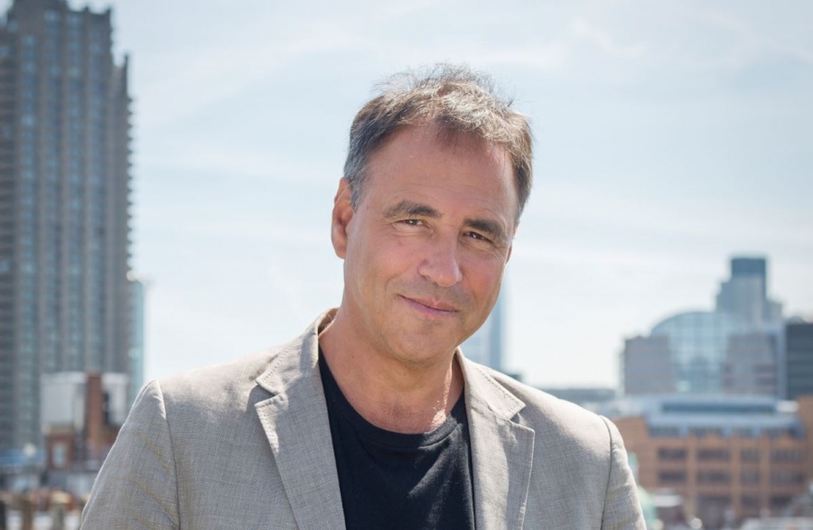 Anthony Horowitz: Ο πολυβραβευμένος Βρετανός συγγραφέας συναντά τους Έλληνες αναγνώστες στα Βραβεία Βιβλίου Public 2019