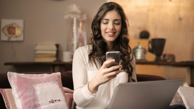 Σοκ για τη «γενιά των μηνυμάτων» - Γιατί οι νέοι πανικοβάλλονται με τα τηλεφωνήματα