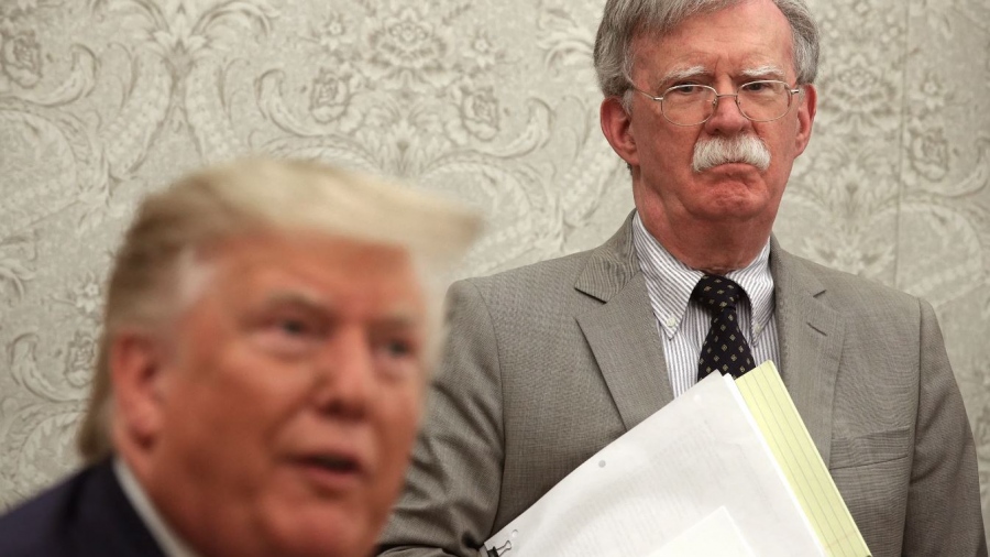 Βόμβα Bolton: O Trump θα εγκαταλείψει την Ουκρανία για να... πάρει το Νόμπελ Ειρήνης