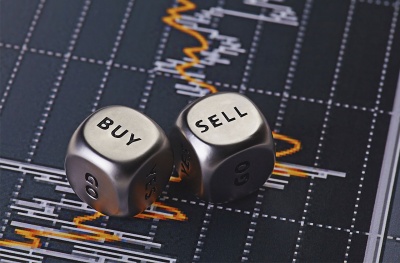 Προβληματισμός από την απόκλιση σε Wall Street και ομόλογα - Ανησυχία για ύφεση